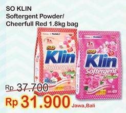 Promo Harga SO KLIN Softergent Cheerful Red, Rossy Pink 1800 gr - Indomaret