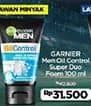 Promo Harga Garnier Men Turbo Light Oil Control Facial Foam Super Duo Whitening + Oil Control 100 ml - Indomaret