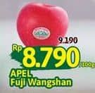 Promo Harga Apel Fuji Wangshan per 100 gr - Alfamidi