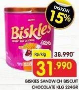 Promo Harga BISKIES Sandwich Biscuit Chocolate 224 gr - Superindo