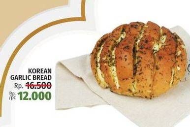 Promo Harga Korean Garlic Cream Cheese Bread  - LotteMart