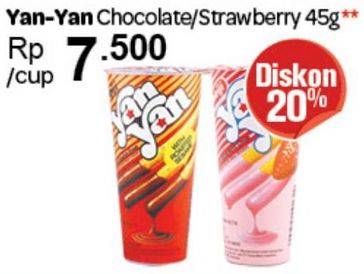 Promo Harga MEIJI YAN YAN Biskuit Stick Chocolate, Strawberry 45 gr - Carrefour