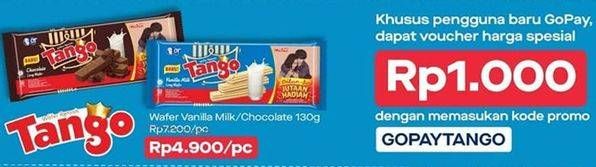 Promo Harga TANGO Long Wafer Chocolate, Vanila Milk 130 gr - Alfamart