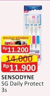 Promo Harga Sensodyne Sikat Gigi Daily Protection 3 pcs - Alfamart