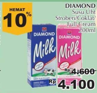 Promo Harga DIAMOND Milk UHT Chocolate, Full Cream, Strawberry 200 ml - Giant