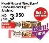 Promo Harga NICE & NATURAL Nut Bar Mixed Berry Crunch, Choco Almond Crunch 30 gr - Carrefour
