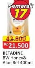 Promo Harga Betadine Natural Defense Body Wash Manuka Honey Moisturising Aloe Vera 400 ml - Alfamart