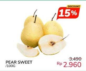 Promo Harga Pear Sweet per 100 gr - Indomaret
