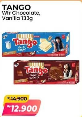 Promo Harga Tango Wafer Chocolate, Vanilla Milk 133 gr - Alfamart