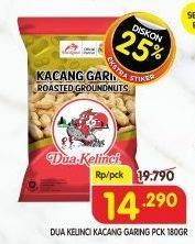 Promo Harga DUA KELINCI Kacang Garing Original 180 gr - Superindo