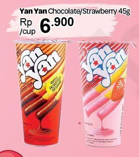 Promo Harga MEIJI YAN YAN Biskuit Stick Chocolate, Strawberry 45 gr - Carrefour