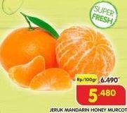 Promo Harga Jeruk Mandarin Honey Murcot per 100 gr - Superindo