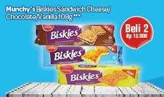 Promo Harga BISKIES Sandwich Biscuit Cheese, Chocolate, Vanilla per 2 bungkus 100 gr - Carrefour