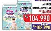 Promo Harga Merries Pants Skin Protection L44, M50 44 pcs - Hypermart
