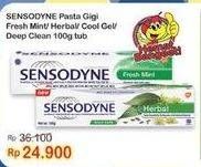 Promo Harga Sensodyne Pasta Gigi Fresh Mint, Fresh Mint, Herbal, Cool Gel, Deep Clean 100 gr - Indomaret