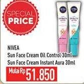 Promo Harga NIVEA Sun Face Serum Protect & White SPF 50+ Instant Aura, Oil Control 30 ml - Hypermart