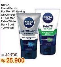 Promo Harga NIVEA MEN Facial Foam Extra White Dark Spot, Oil Control Men Cooling 100 ml - Indomaret