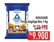 Promo Harga Bogasari Tepung Terigu Segitiga Biru 1000 gr - Hypermart