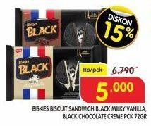 Promo Harga Biskies Black Biscuit Milky Vanilla, Chocolate Creme 72 gr - Superindo