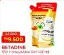 Promo Harga Betadine Natural Defense Body Wash Manuka Honey Moisturising Aloe Vera 400 ml - Alfamart