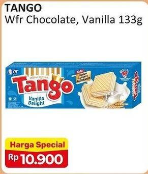 Promo Harga Tango Wafer Chocolate, Vanilla Milk 133 gr - Alfamart
