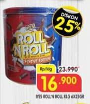 Promo Harga Iyes Roll N Roll Mini Wafer Roll Festive Edition per 6 pcs 25 gr - Superindo