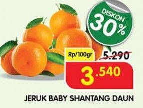 Promo Harga Jeruk Baby Shantang Daun per 100 gr - Superindo