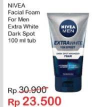 Promo Harga NIVEA MEN Facial Foam White Darkspot 100 ml - Indomaret