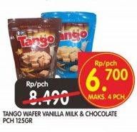 Promo Harga TANGO Wafer Chocolate, Vanilla Milk 125 gr - Superindo