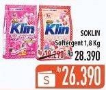 Promo Harga SO KLIN Softergent Cheerful Red, Rossy Pink 1800 gr - Hypermart