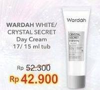 Promo Harga WARDAH White/ Crystal Secret Day Cream 17/ 15 mL  - Indomaret