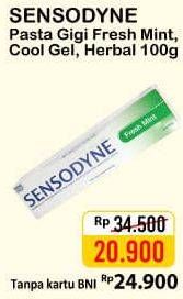 Promo Harga SENSODYNE Pasta Gigi Freshmint, Cool Gel, Herbal 100 gr - Alfamart