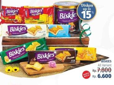 Promo Harga BISKIES Sandwich Biscuit All Variants  - LotteMart