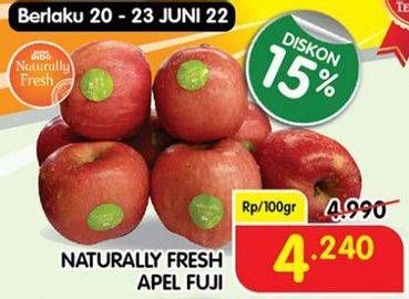 Promo Harga Naturally Fresh Apel Fuji per 100 gr - Superindo