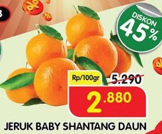 Promo Harga Jeruk Baby Shantang Daun per 100 gr - Superindo