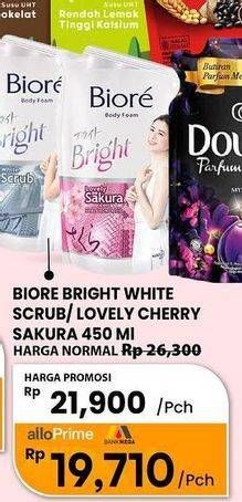 Promo Harga Biore Body Foam Bright White Scrub, Lovely Sakura Scent 450 ml - Carrefour