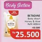 Promo Harga Betadine Natural Defense Body Wash Manuka Honey Moisturising Aloe Vera 400 ml - Alfamidi