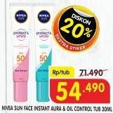 Promo Harga Nivea Sun Face Serum Protect & White SPF 50+ Instant Aura, Oil Control 30 ml - Superindo