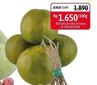 Promo Harga Jeruk Siam per 100 gr - Alfamidi