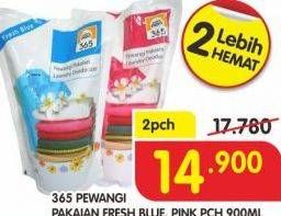 Promo Harga 365 Pewangi Pakaian Fresh Blue, Soft Pink per 2 pouch 900 ml - Superindo