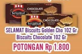 Promo Harga Selamat Sandwich Biscuits Chocolate, Golden Chocolate 102 gr - Hypermart