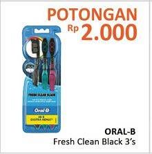 Promo Harga ORAL B Toothbrush Clean Black per 3 pcs - Alfamidi