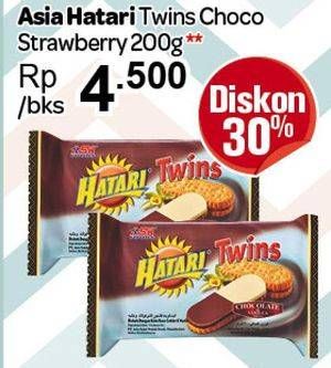 Promo Harga ASIA HATARI Twins Cream Biscuits Chocolate Strawberry 200 gr - Carrefour