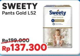 Promo Harga Sweety Gold Pants L52 52 pcs - Indomaret