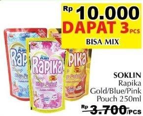 Promo Harga SO KLIN Rapika Pelicin Pakaian Gold, Blue, Pink per 3 pouch 250 ml - Giant
