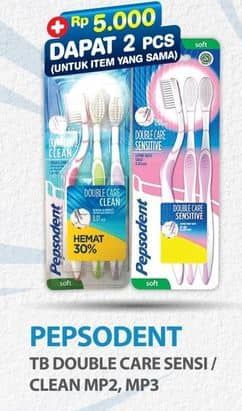 Promo Harga Pepsodent Sikat Gigi Double Care Sensitive Soft, Clean Medium 2 pcs - Hypermart