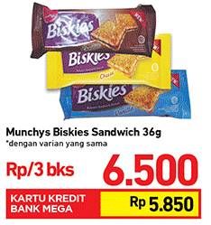Promo Harga BISKIES Sandwich Biscuit per 3 pouch 36 gr - Carrefour
