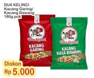 Promo Harga Dua Kelinci Kacang Garing Original, Rasa Bawang 180 gr - Indomaret