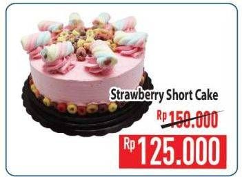 Promo Harga Strawberry Cake Mini  - Hypermart