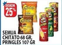 Promo Harga CHITATO Snack Potato Chips 68gr/PRINGLES Potato Crisps 107gr  - Hypermart